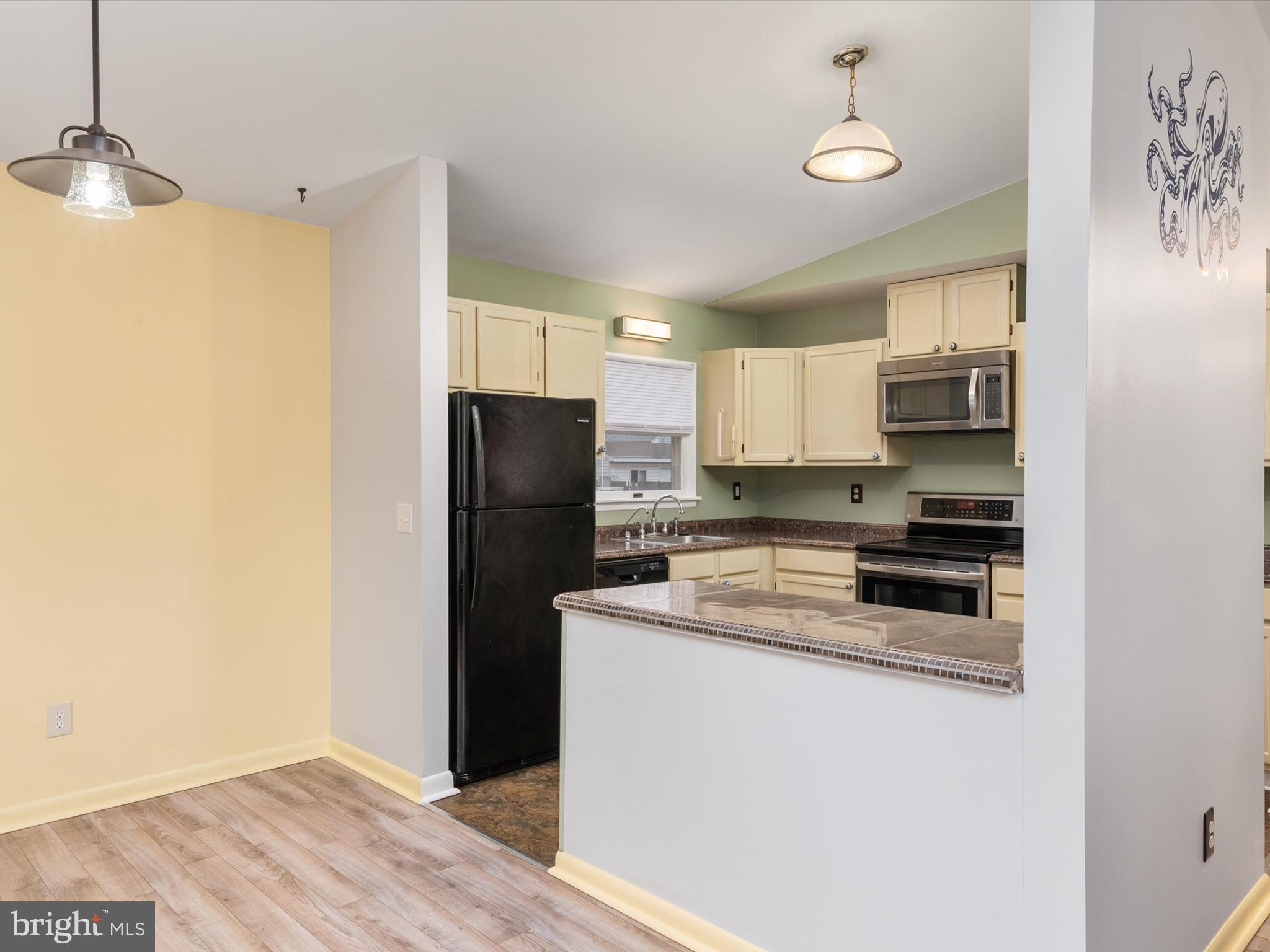 AVALON SHORES - Residential