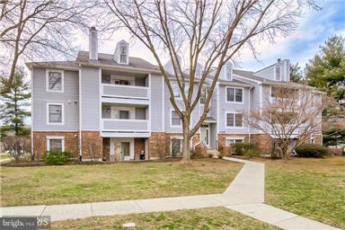 Charming 2 BR 2BA condo with hardwood floors. Freshly painted. Kitchen with granite counters, cabinets, breakfast bar & ceramic tiles. Spacious Master bedroom with lots of closet space, full bath with double vanity. Community pool, tennis court, playground. Plenty of unassigned parking. Balcony. Minutes from trails and the Lake. Minutes to 270, shopping centers. Sorry, No Pet