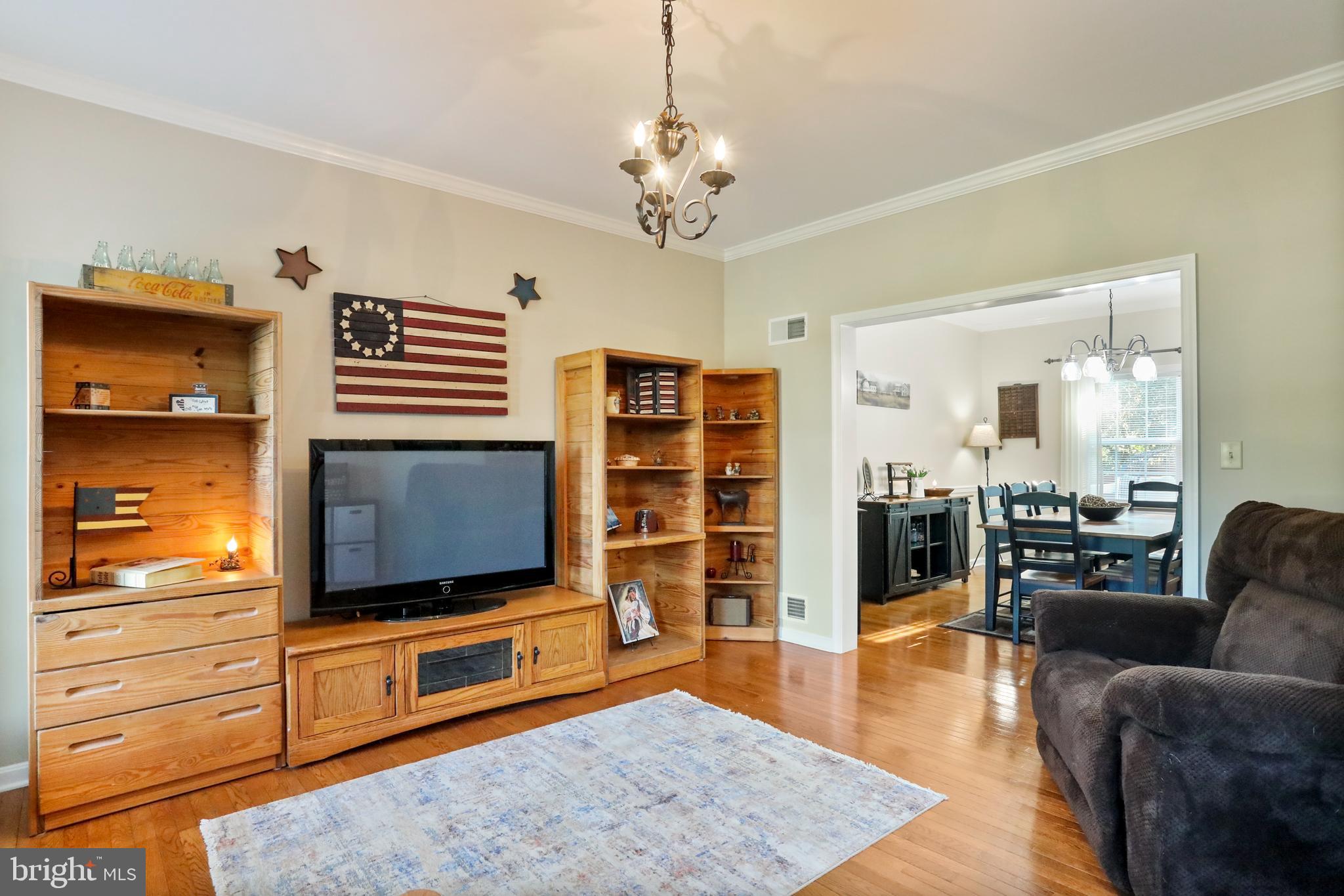 WALKER MANOR - Residential