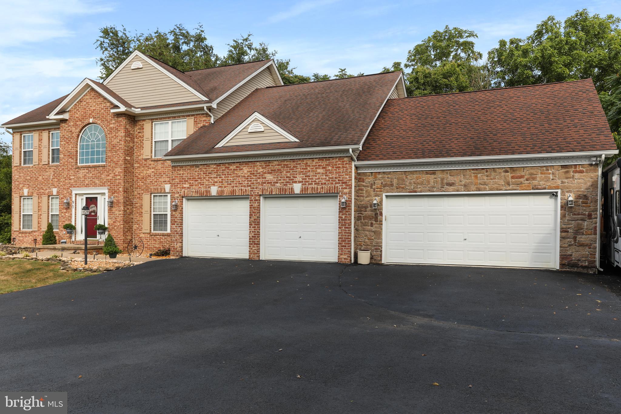 WALKER MANOR - Residential