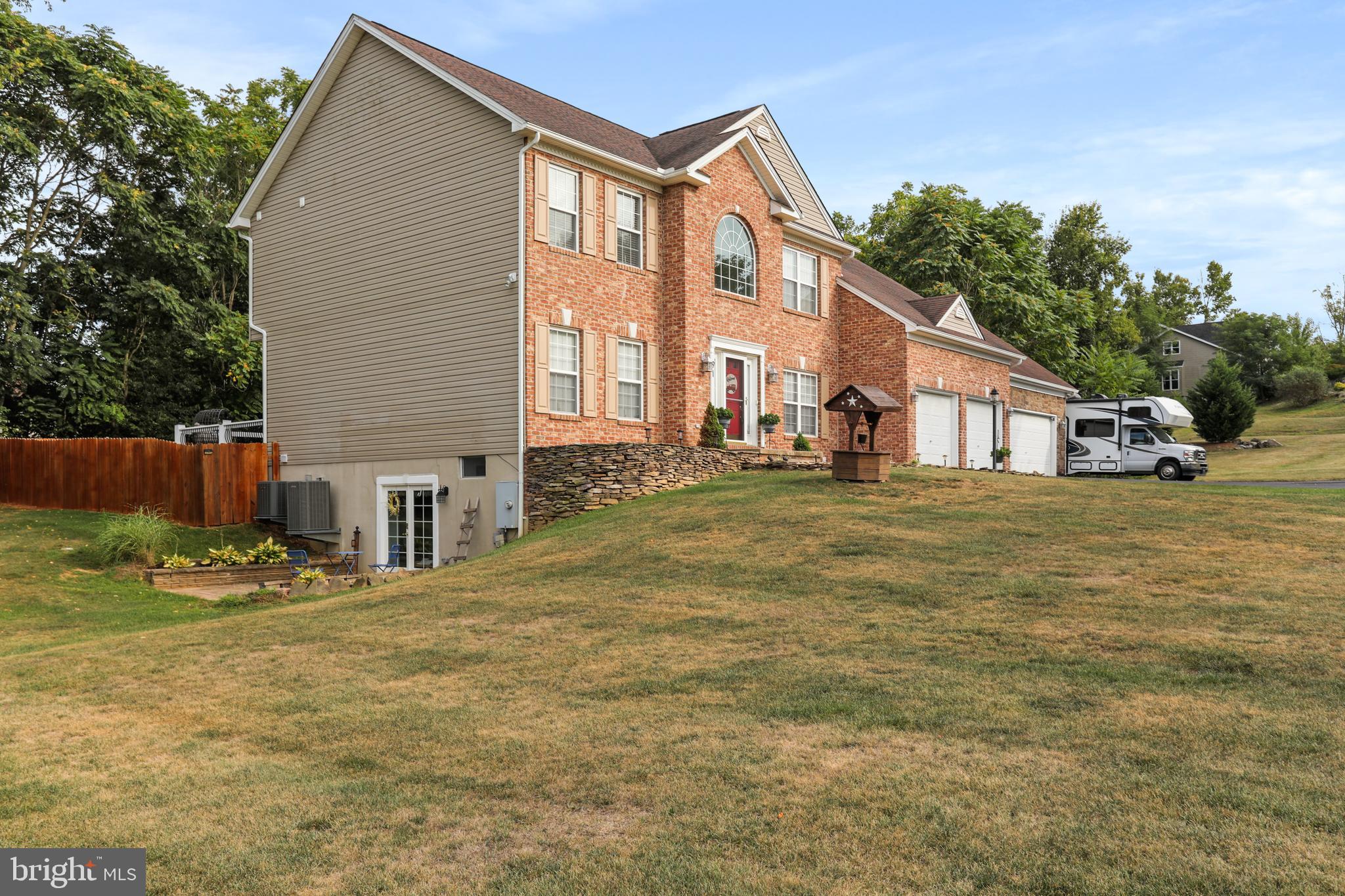 WALKER MANOR - Residential