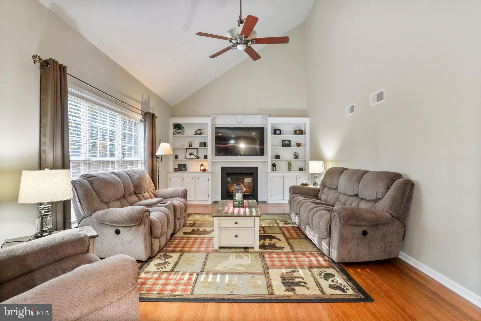 WALKER MANOR - Residential