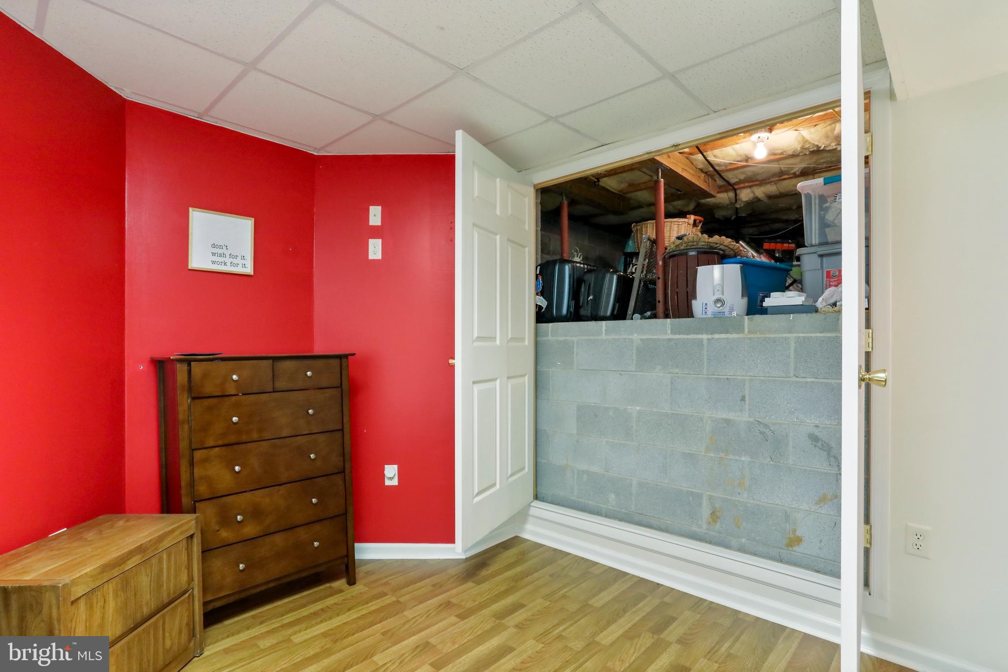 WALKER MANOR - Residential