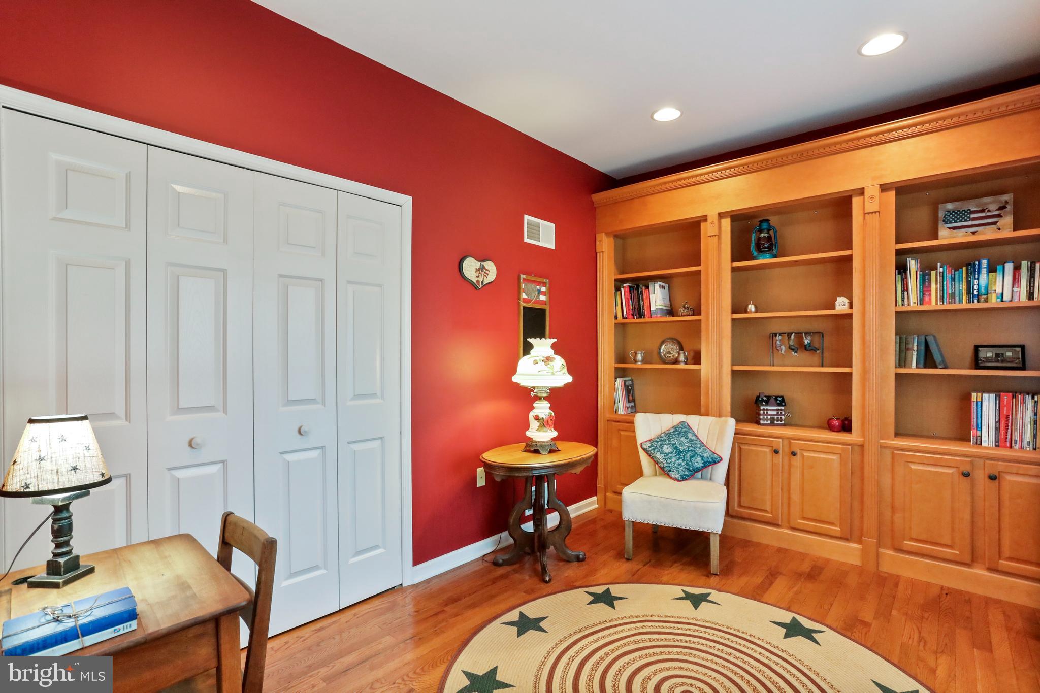 WALKER MANOR - Residential