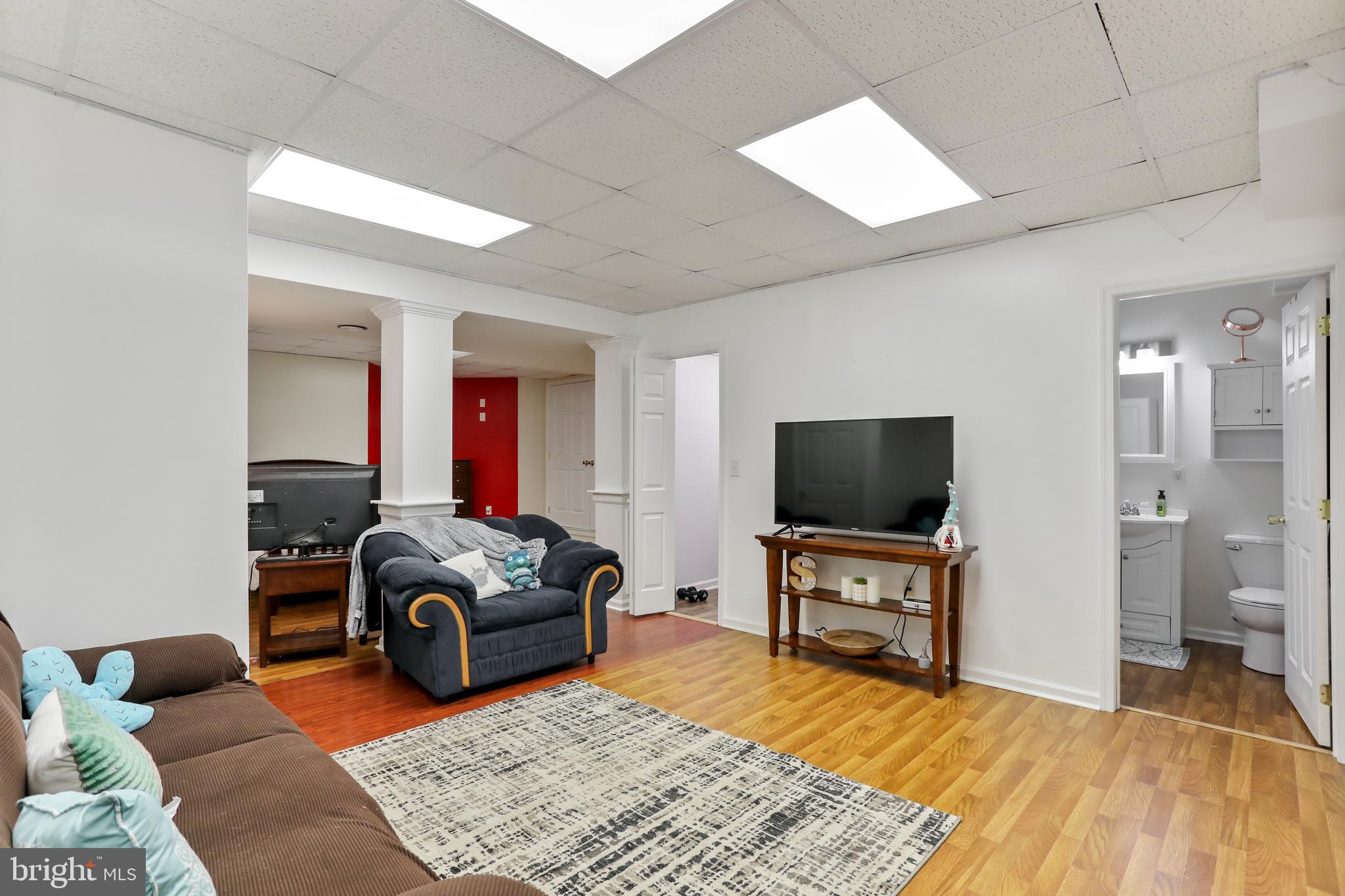 WALKER MANOR - Residential