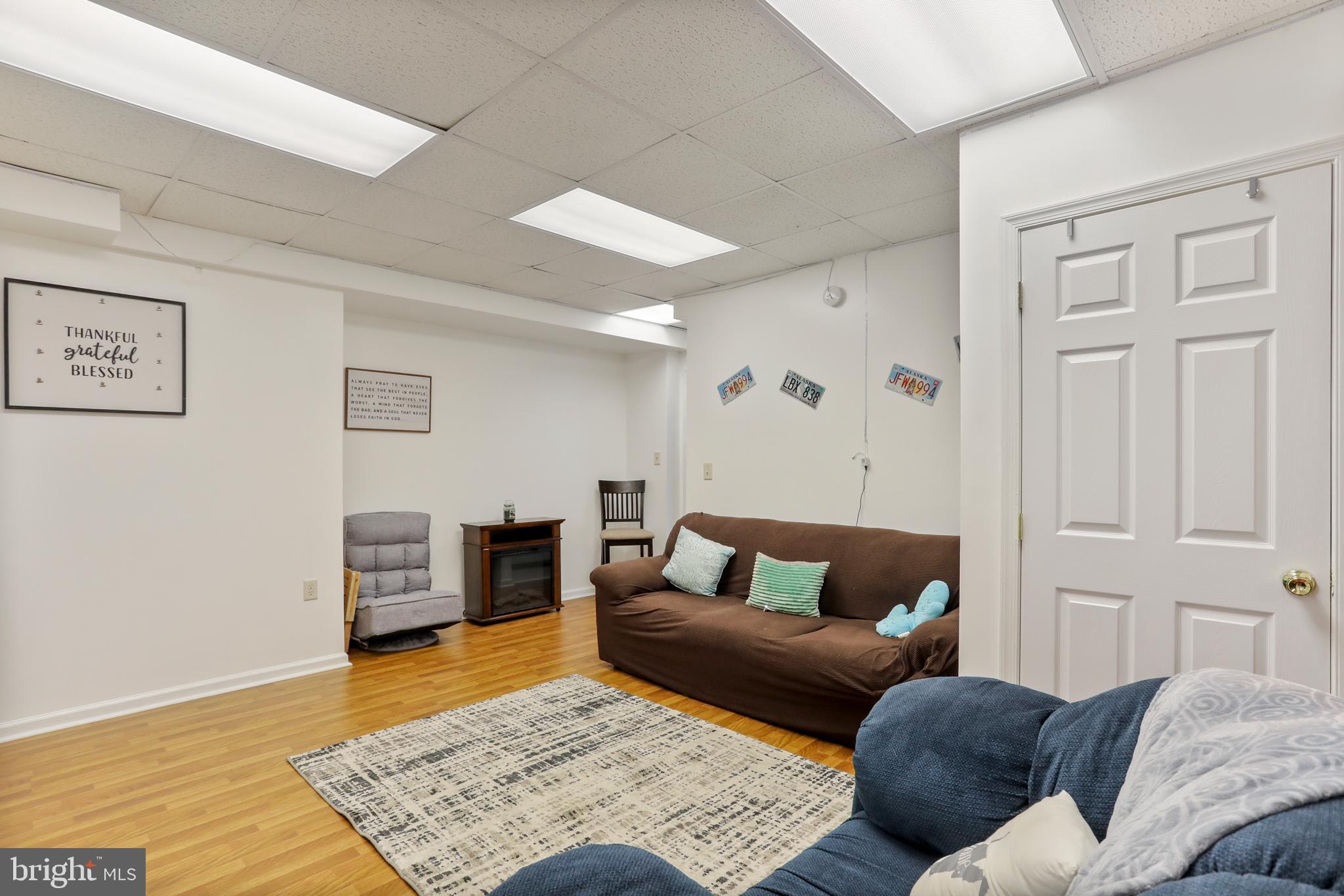 WALKER MANOR - Residential