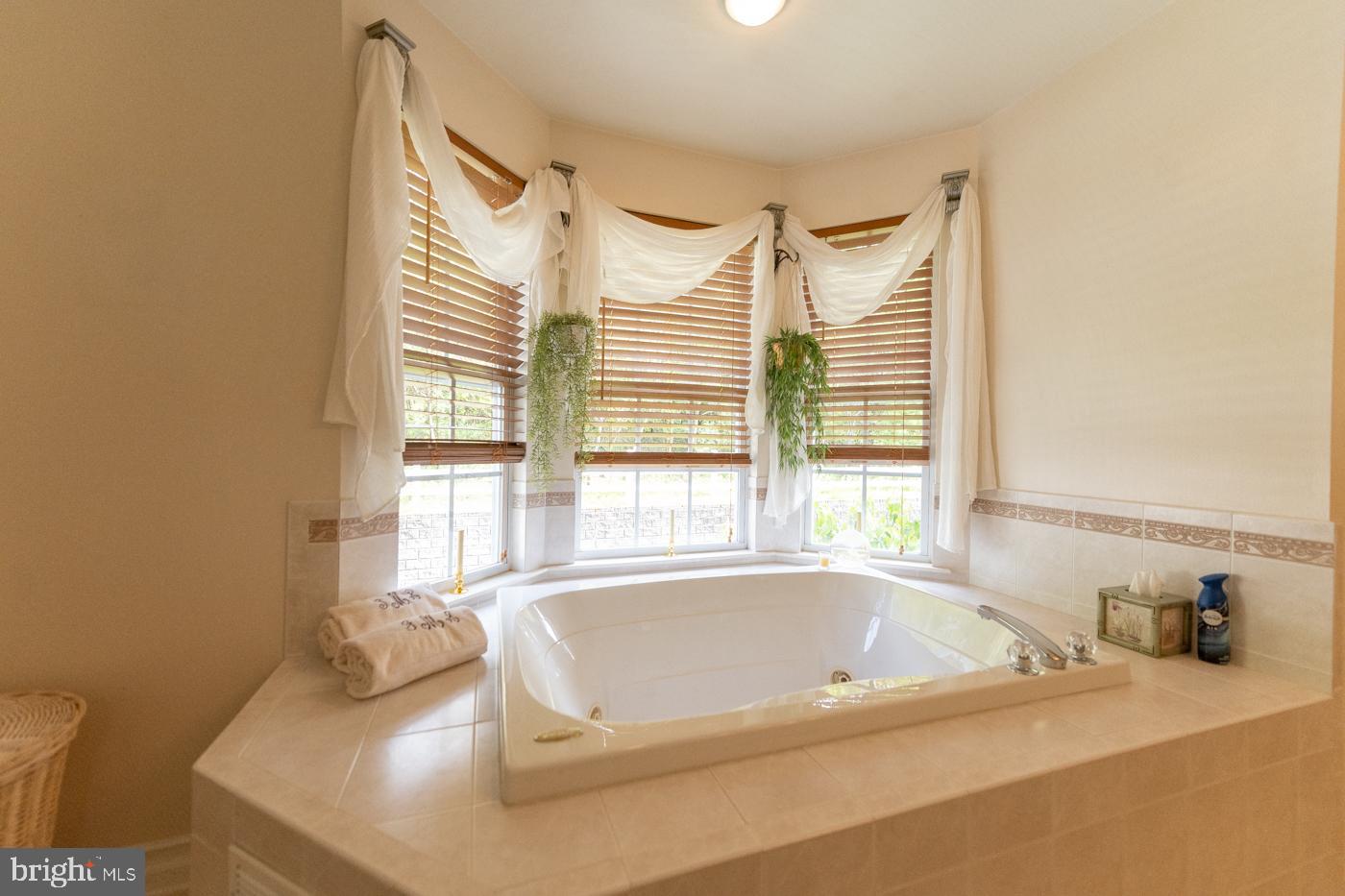 COUNTRY CLASSICS - Residential