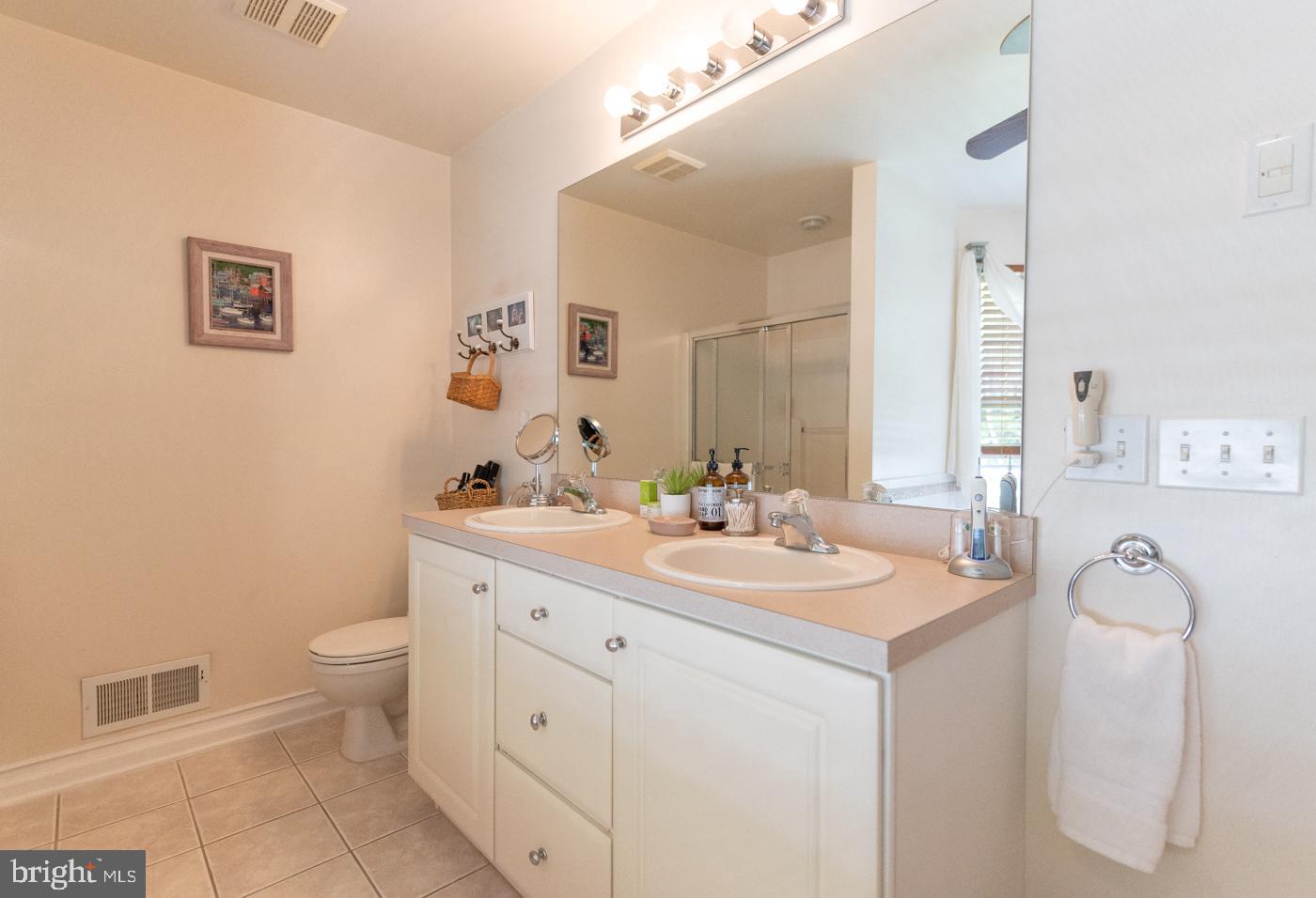 COUNTRY CLASSICS - Residential