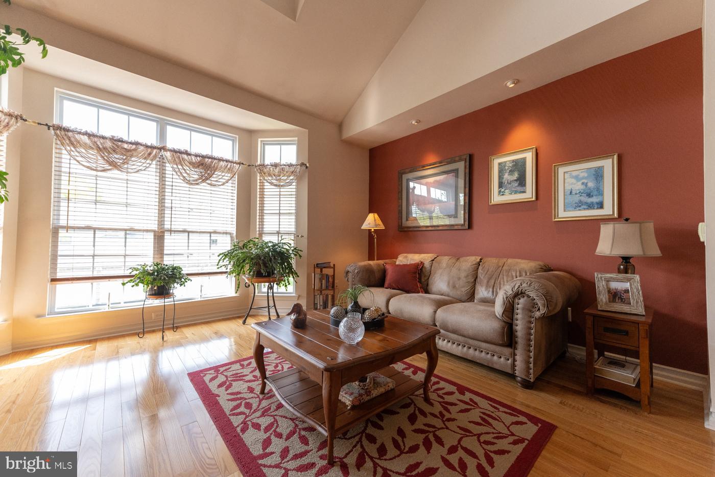 COUNTRY CLASSICS - Residential