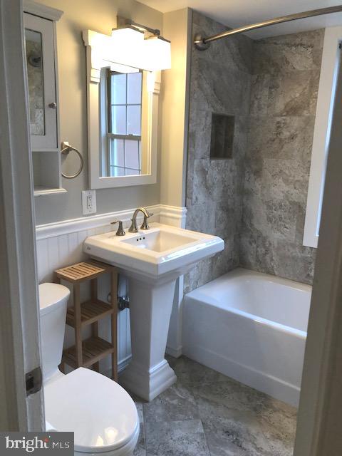 CAMBRIDGE COURTS - Residential Lease