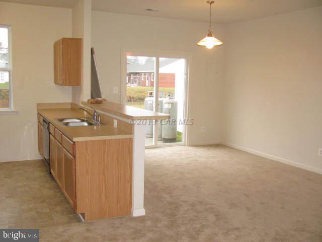 COLONIAL VILLAGE - Residential