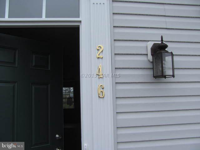 COLONIAL VILLAGE - Residential