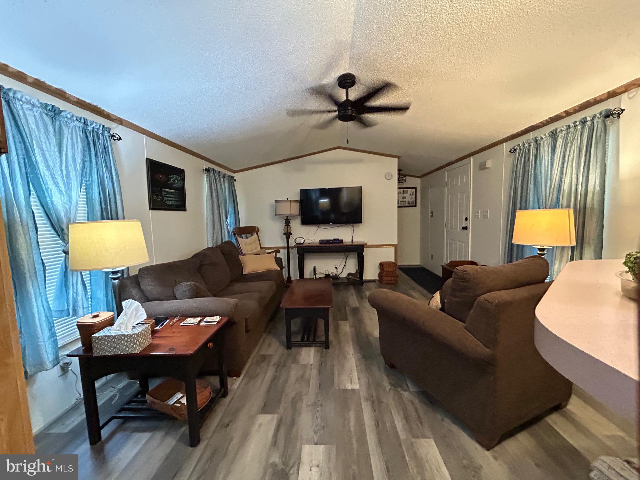 PALMDALE MOBILE HOME PARK - Residential
