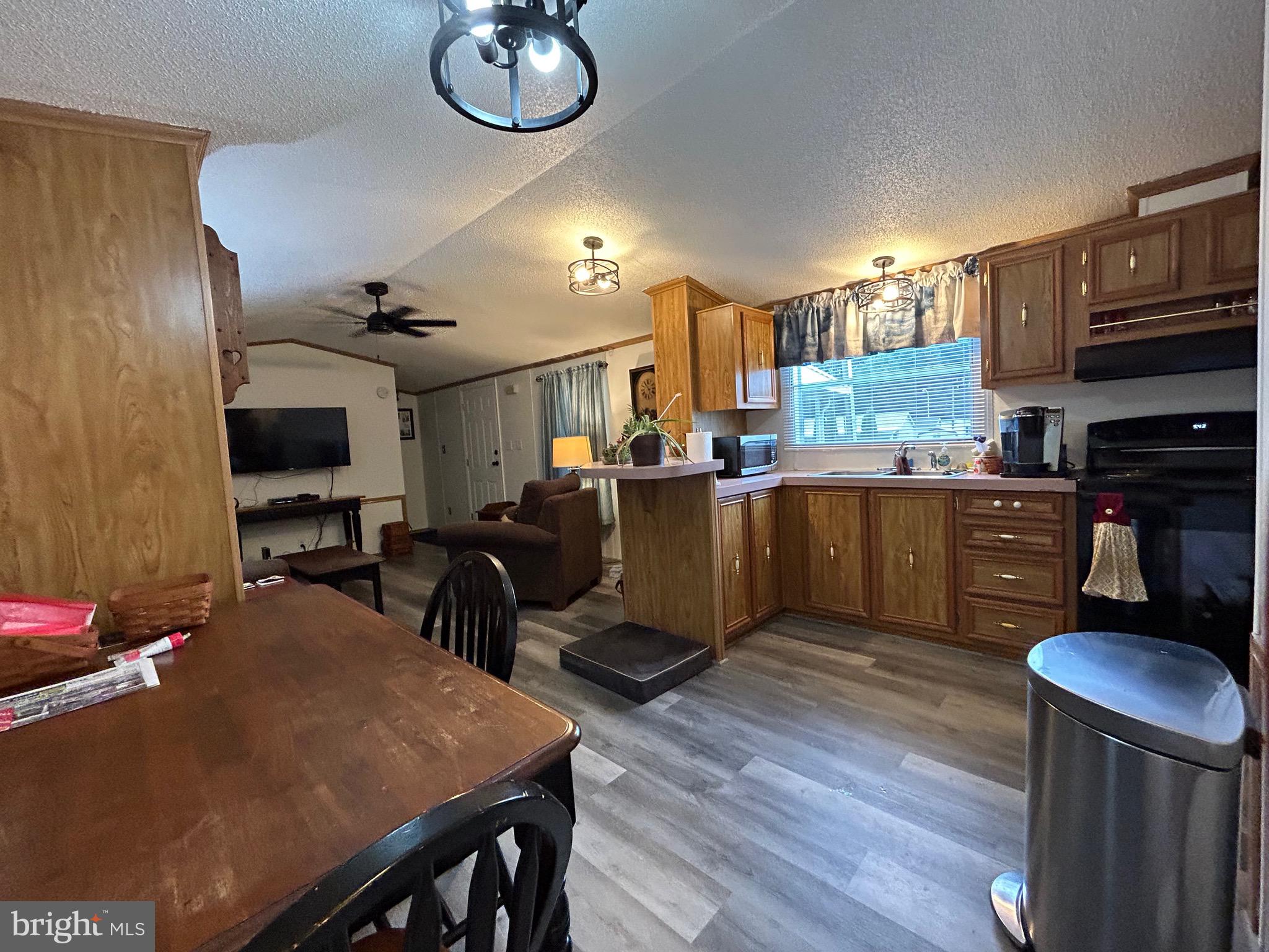 PALMDALE MOBILE HOME PARK - Residential