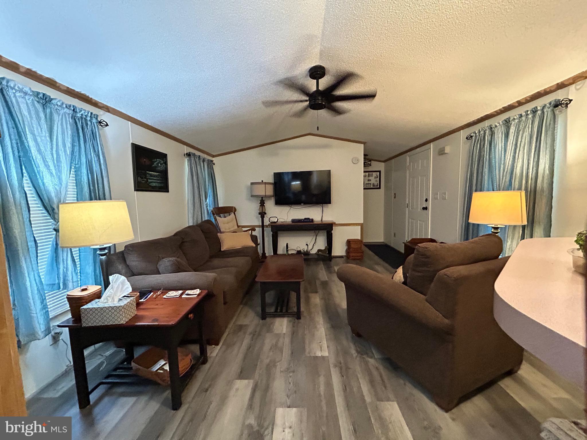 PALMDALE MOBILE HOME PARK - Residential