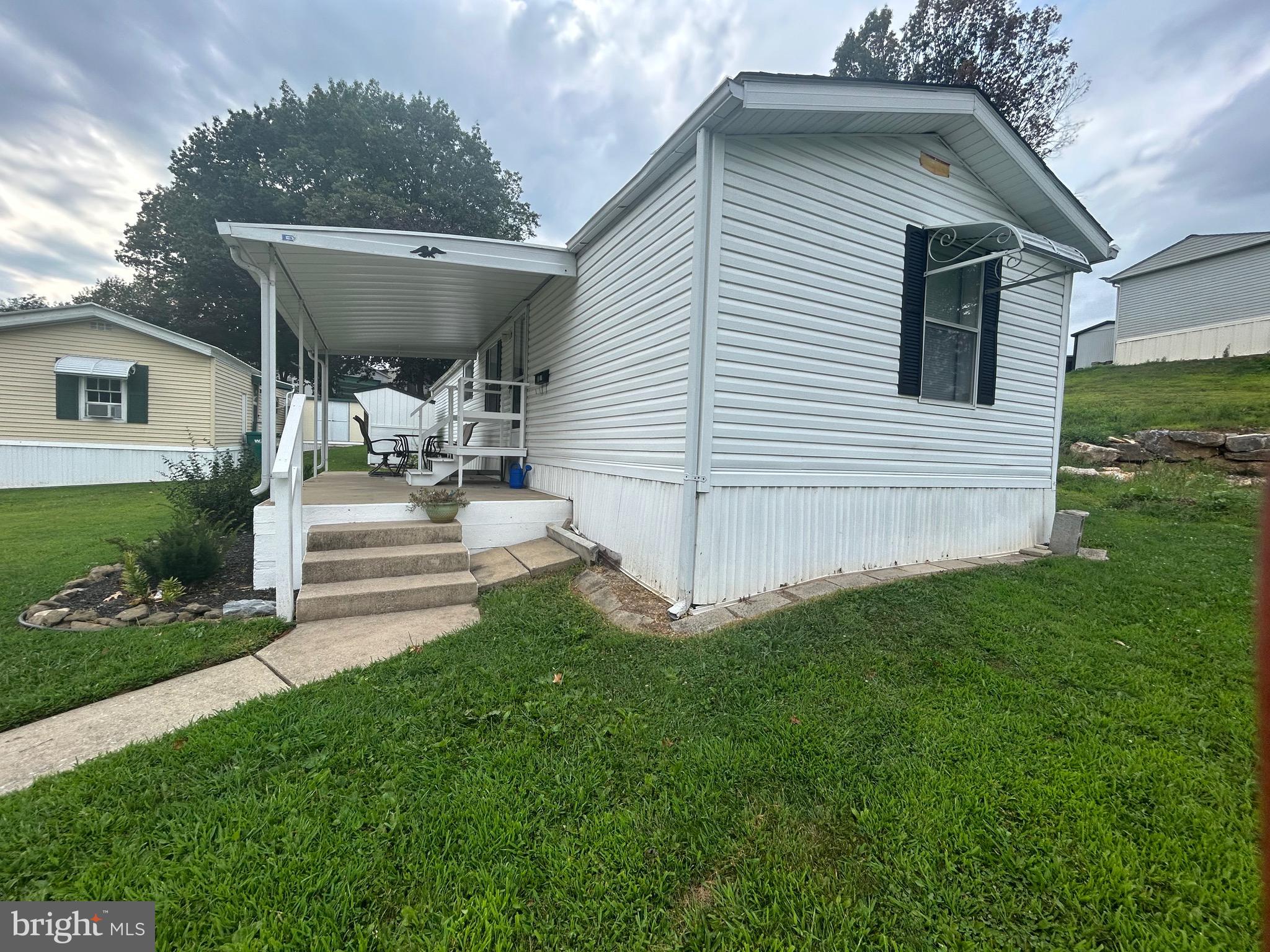 PALMDALE MOBILE HOME PARK - Residential