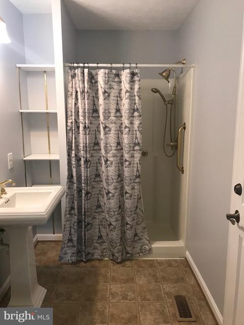 WOODLAND ACRES - Residential Lease