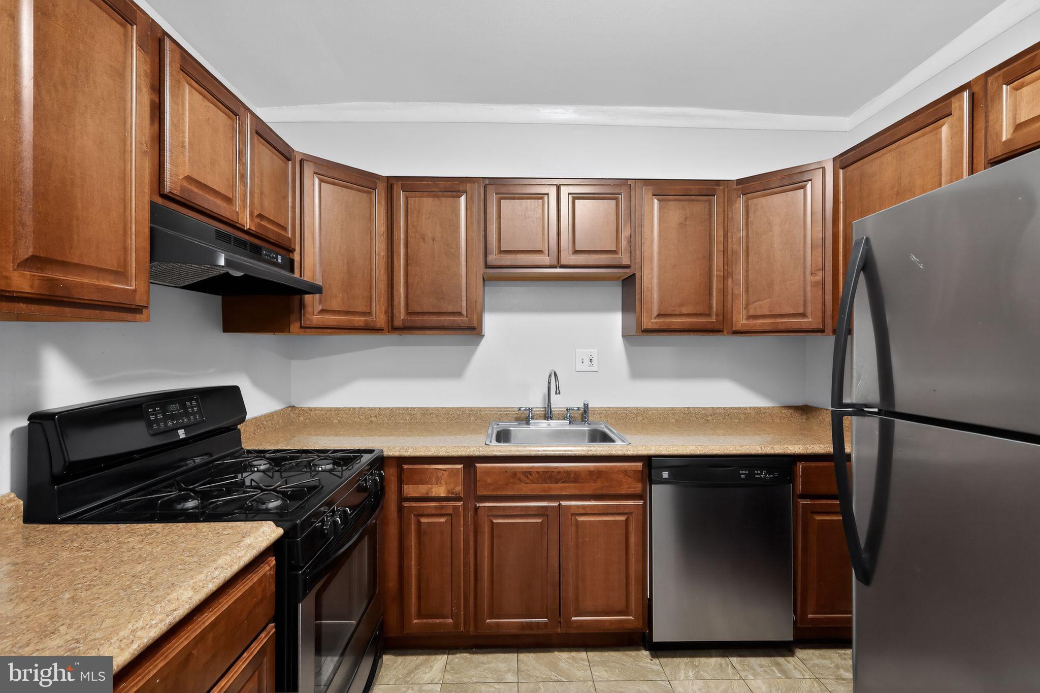 SWANN HILL CONDOMINIUMS - Residential