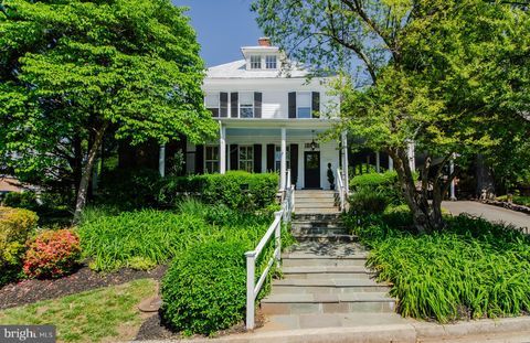 Photo of 208 Patterson Street, FALLS CHURCH, VA 22046 (MLS # VAFA2003812)
