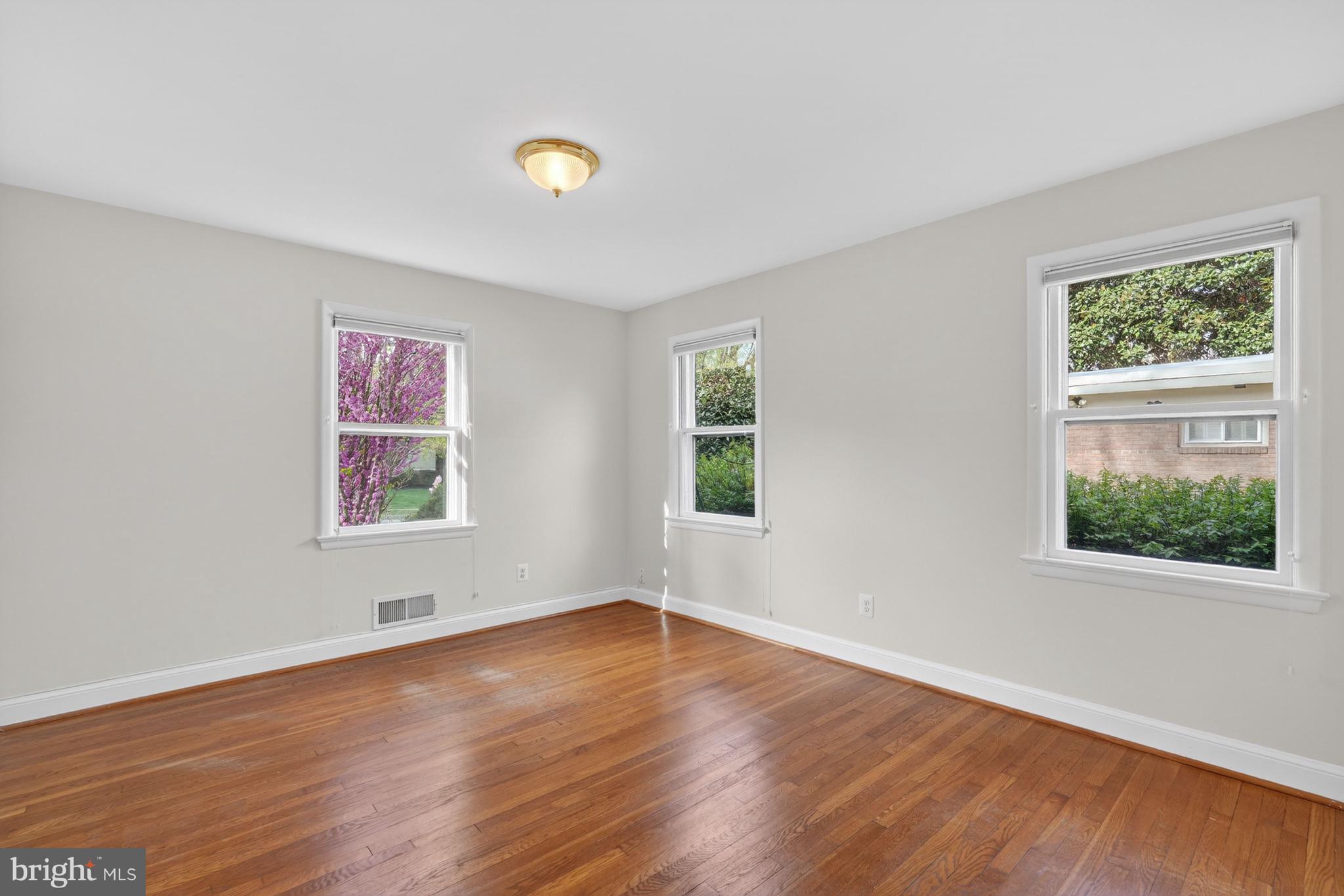 GREENWICH FOREST - Residential