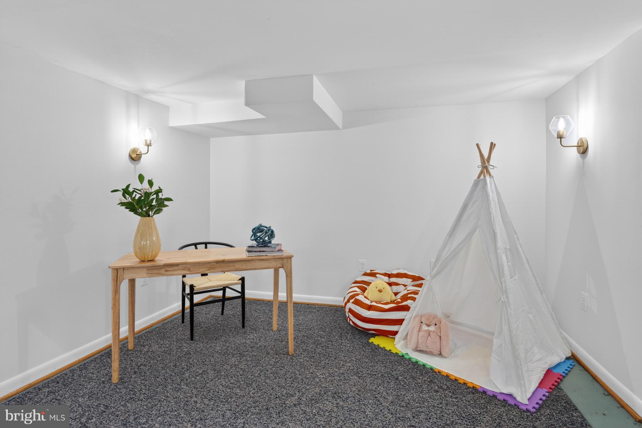 GREENWICH FOREST - Residential