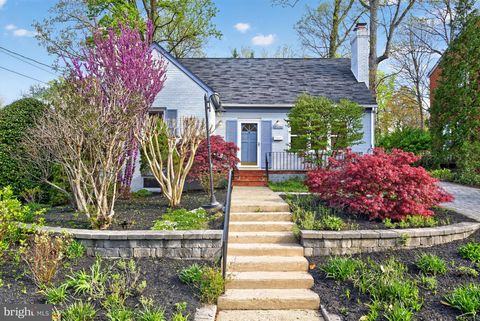 Photo of 5505 Huntington Parkway, BETHESDA, MD 20814 (MLS # MDMC2220478)