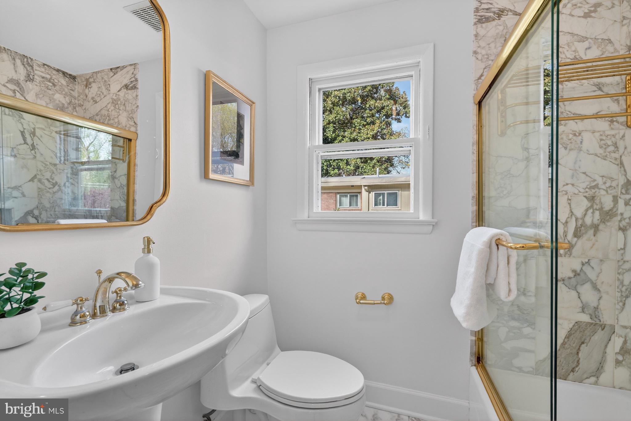 GREENWICH FOREST - Residential