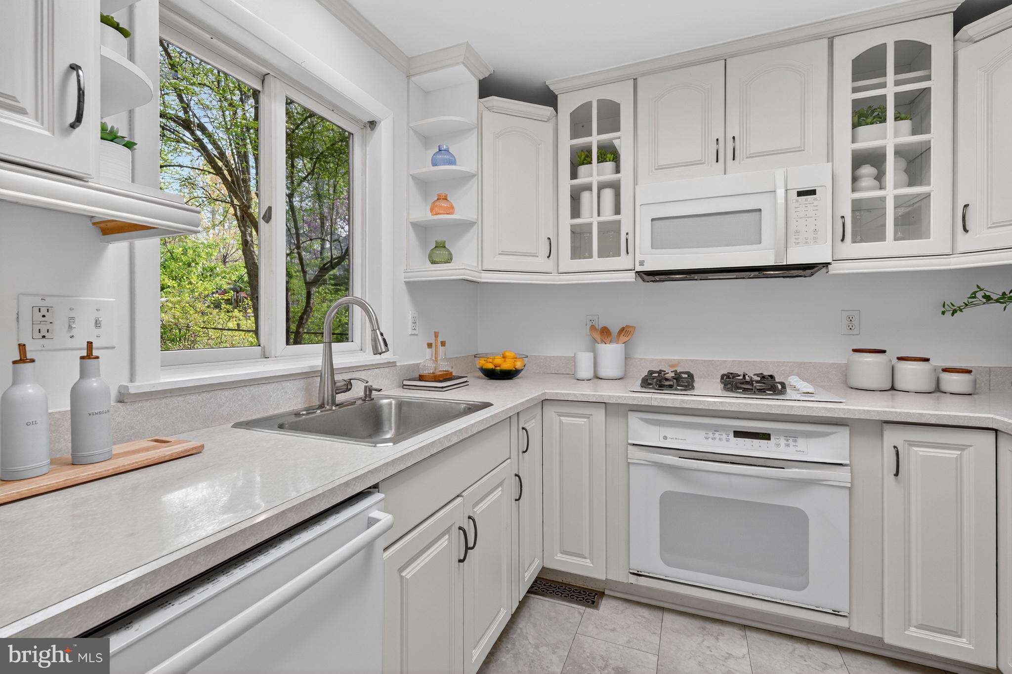 GREENWICH FOREST - Residential