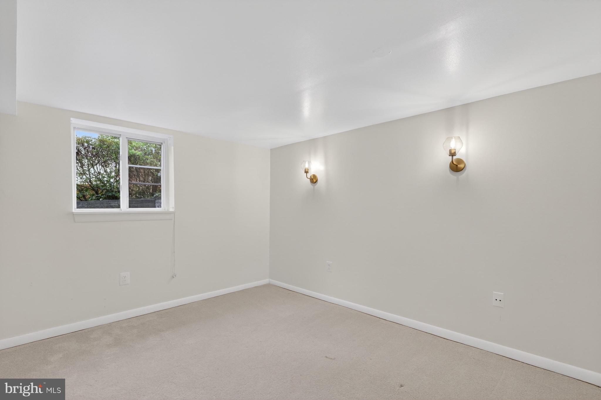 GREENWICH FOREST - Residential