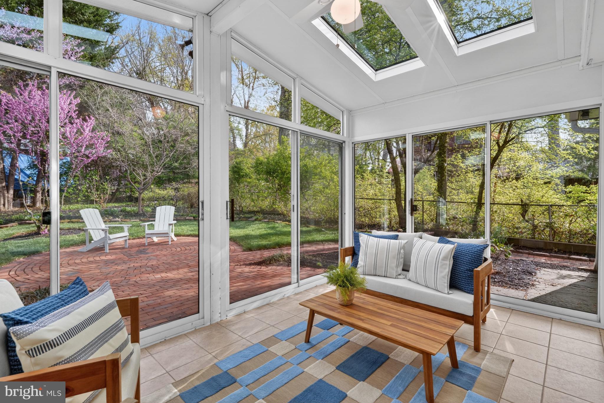 GREENWICH FOREST - Residential