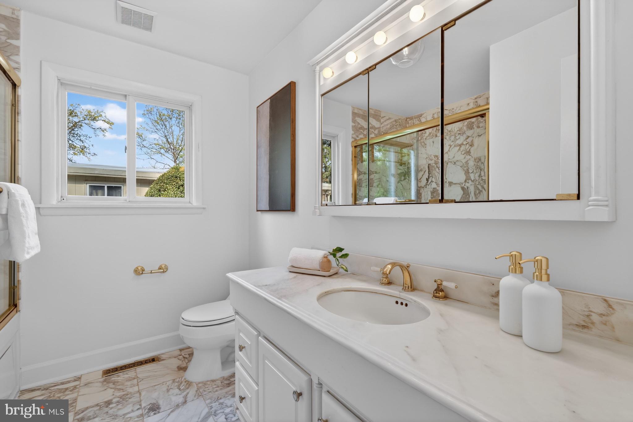 GREENWICH FOREST - Residential