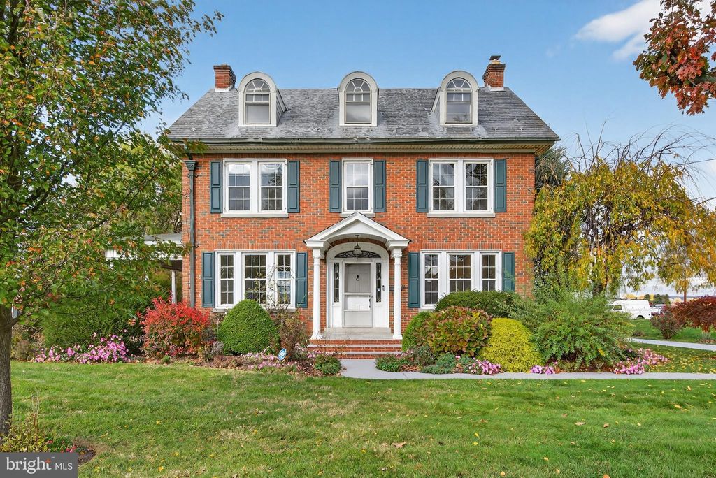 Photo of 379 E Main Street, LEOLA, PA 17540 (MLS # PALA2081798)