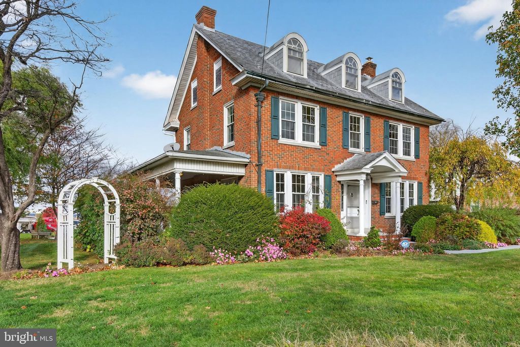 Photo of 379 E Main Street, LEOLA, PA 17540 (MLS # PALA2081798)