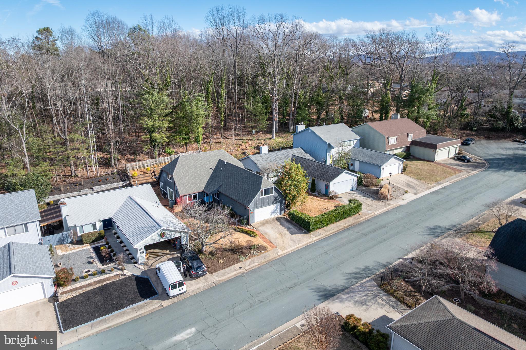 1533 LAKE FOREST DRIVE