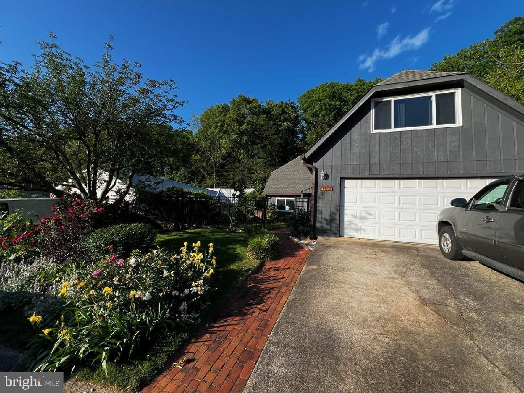 1533 LAKE FOREST DRIVE