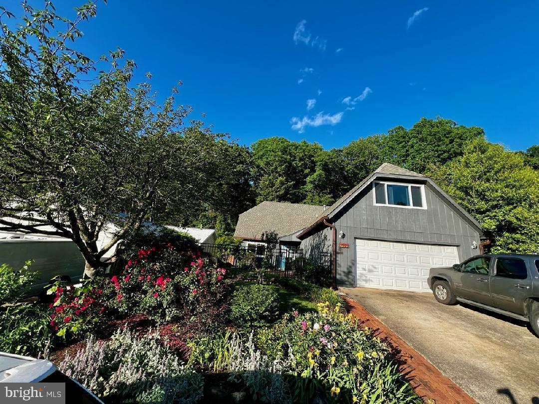 1533 LAKE FOREST DRIVE