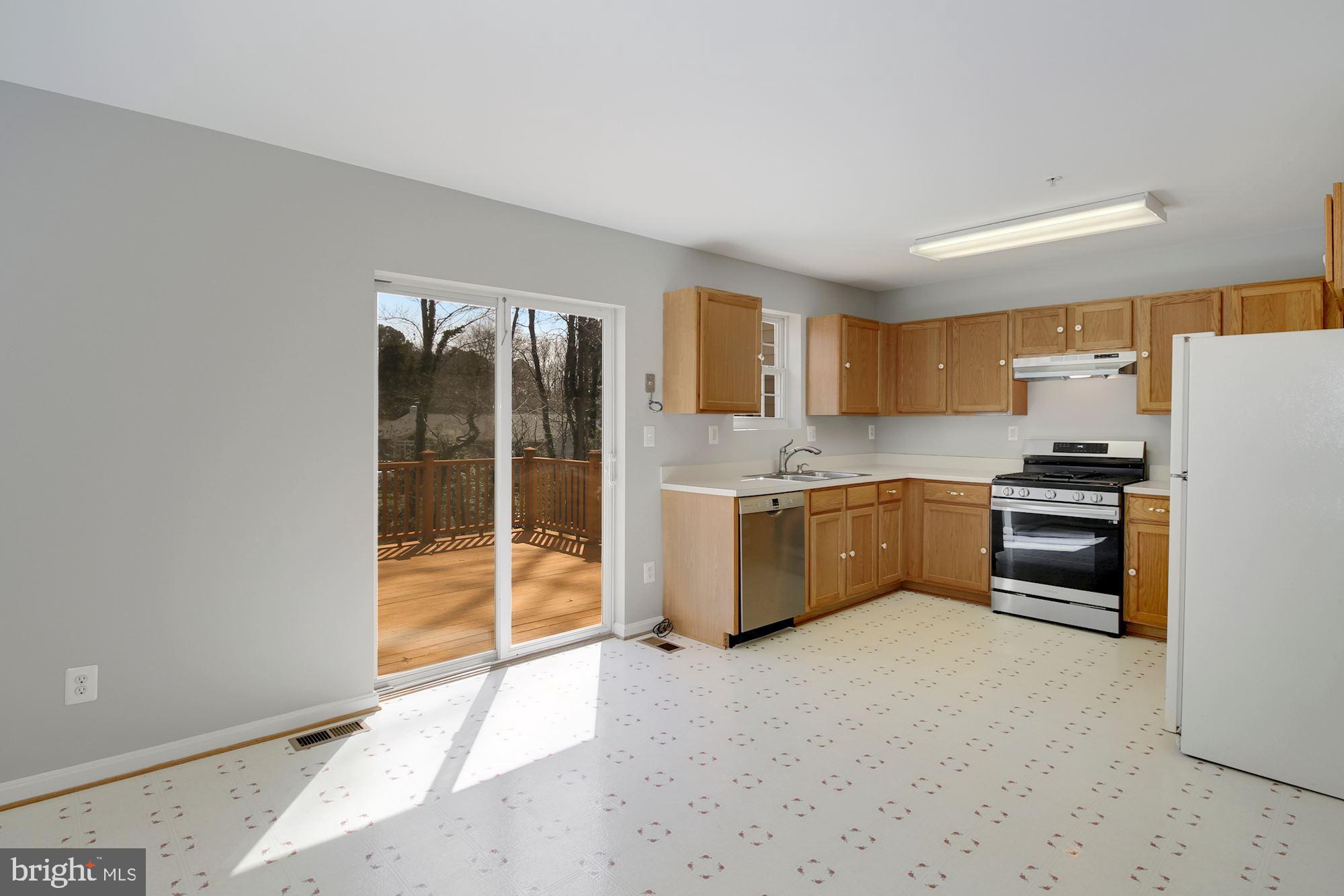 COURTS AT BELLE POINTE - Residential