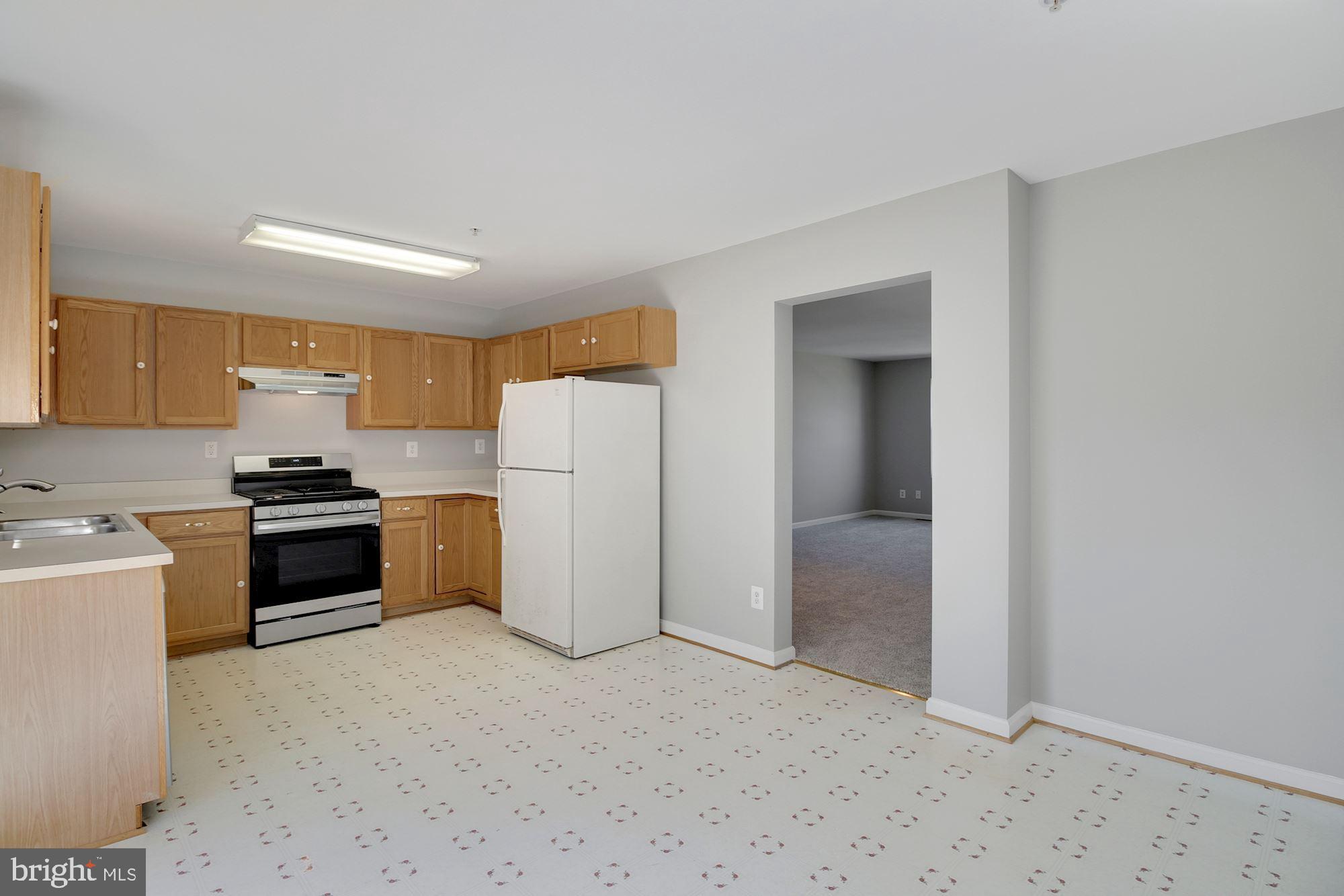 COURTS AT BELLE POINTE - Residential