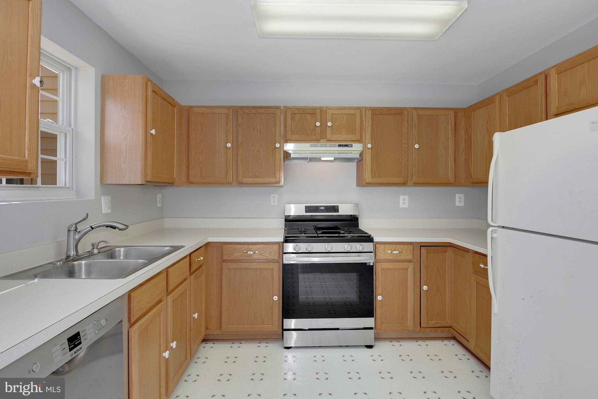 COURTS AT BELLE POINTE - Residential