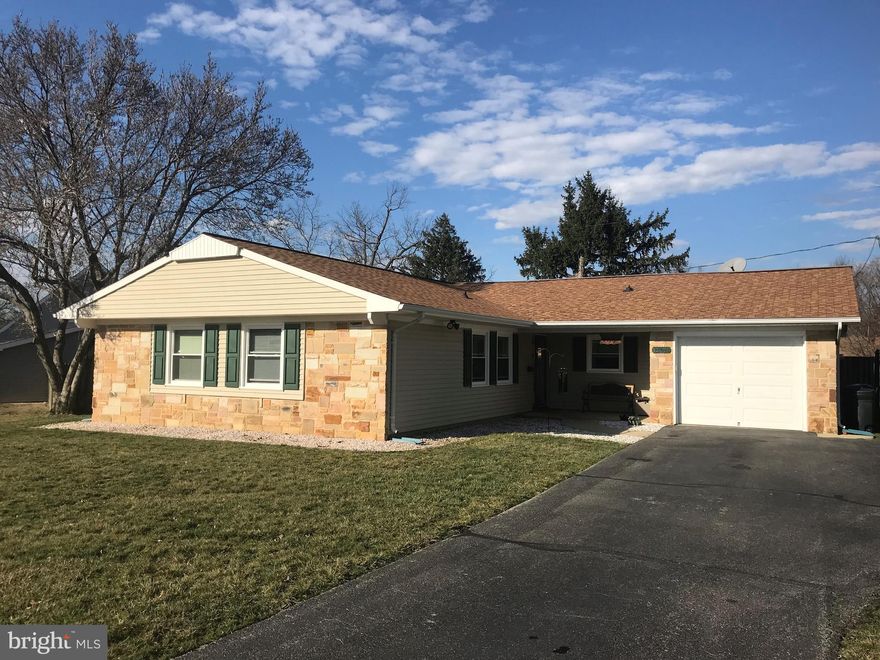 Charming 3BR 2BA Rancher in the Kenilworth @ Belair community of Bowie, MD.  Well taken care of.  Full master bath, new carpeting, wood floors, freshly painted bedrooms, separate laundry room, one car garage,  Ready to move in.  Large back yard with large shed, hot tub and patio.  Great location for commuting to DC, Baltimore or Annapolis.