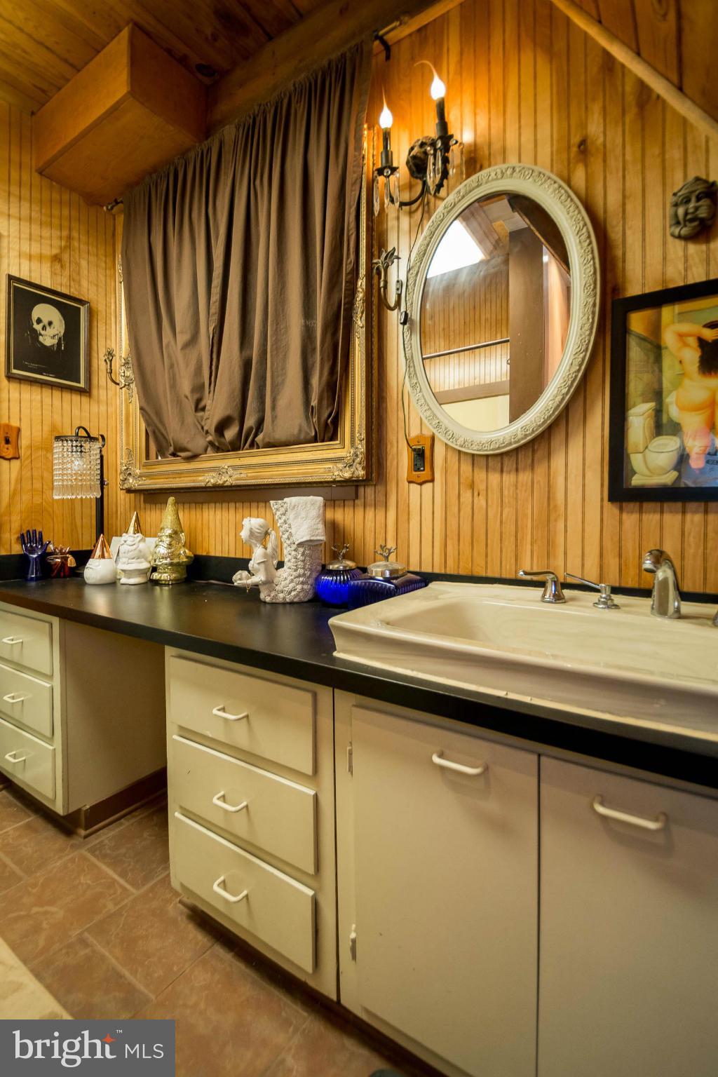 LAKE CAROLINE - Residential Lease