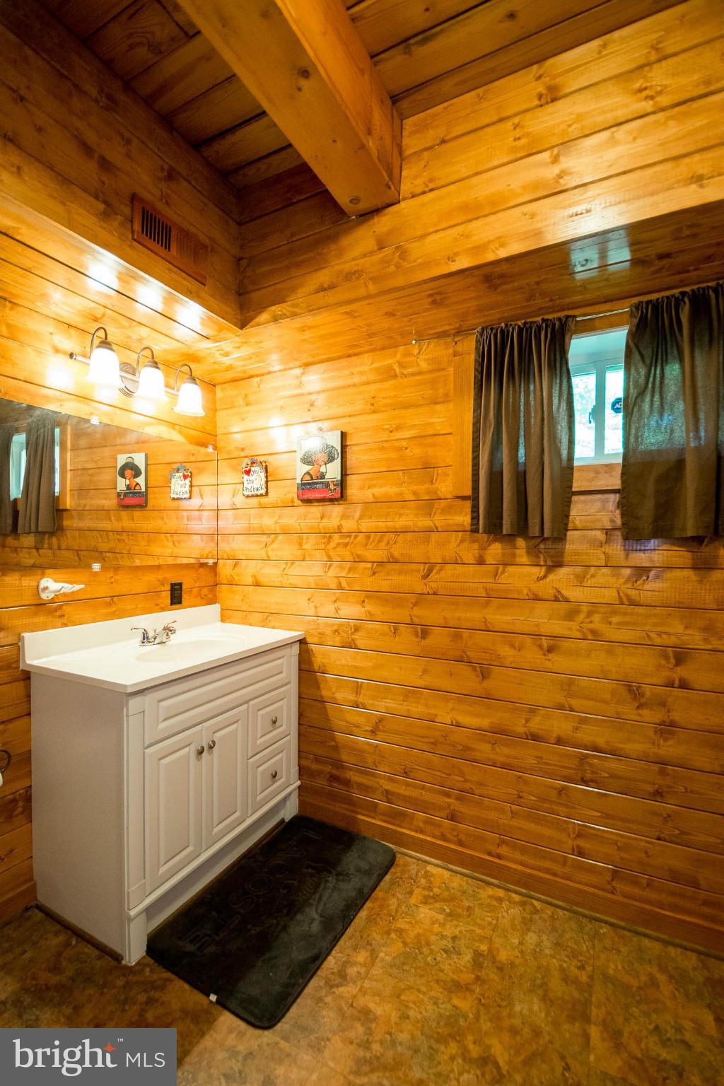 LAKE CAROLINE - Residential Lease