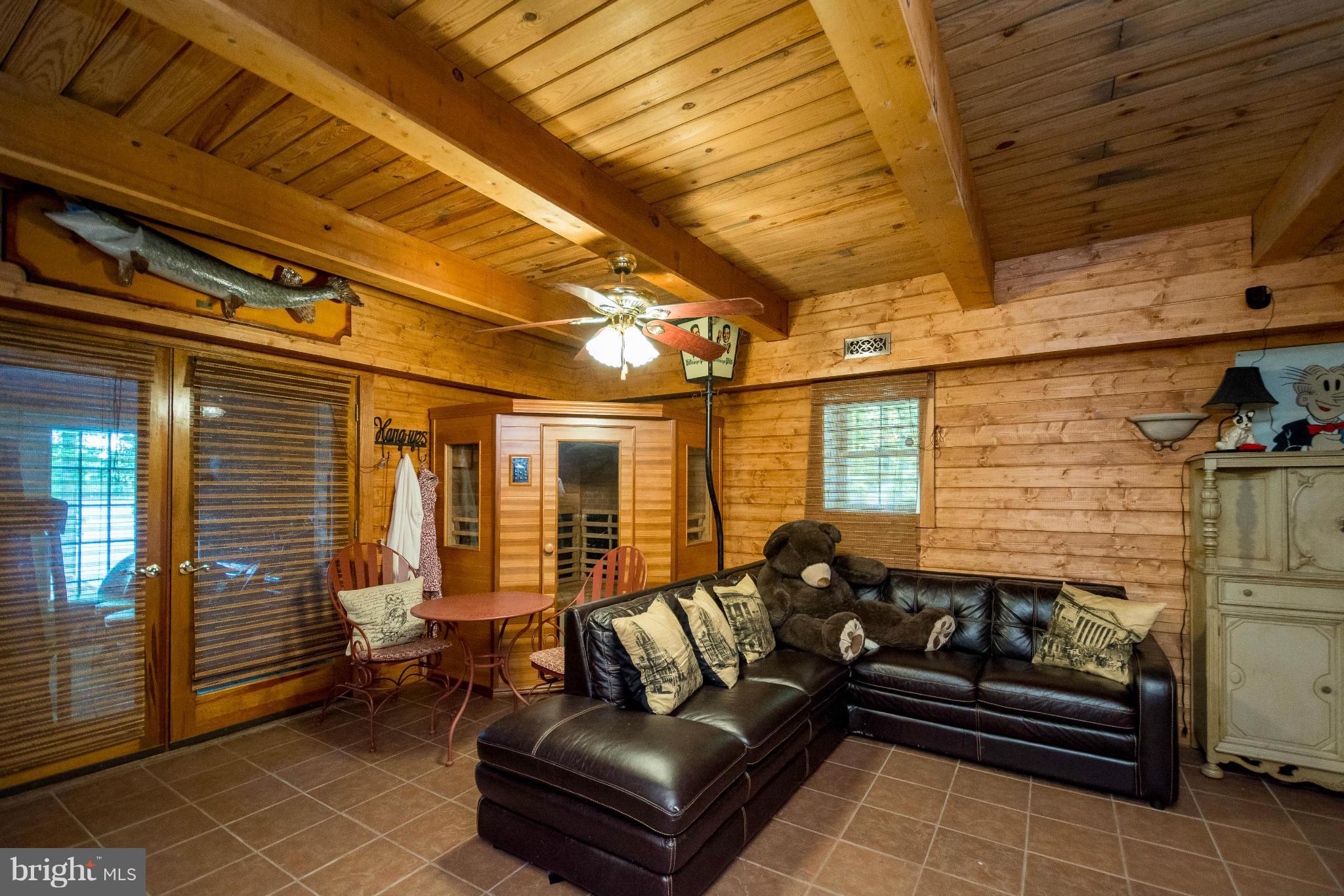 LAKE CAROLINE - Residential Lease