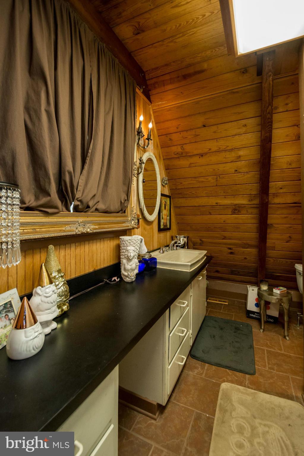 LAKE CAROLINE - Residential Lease