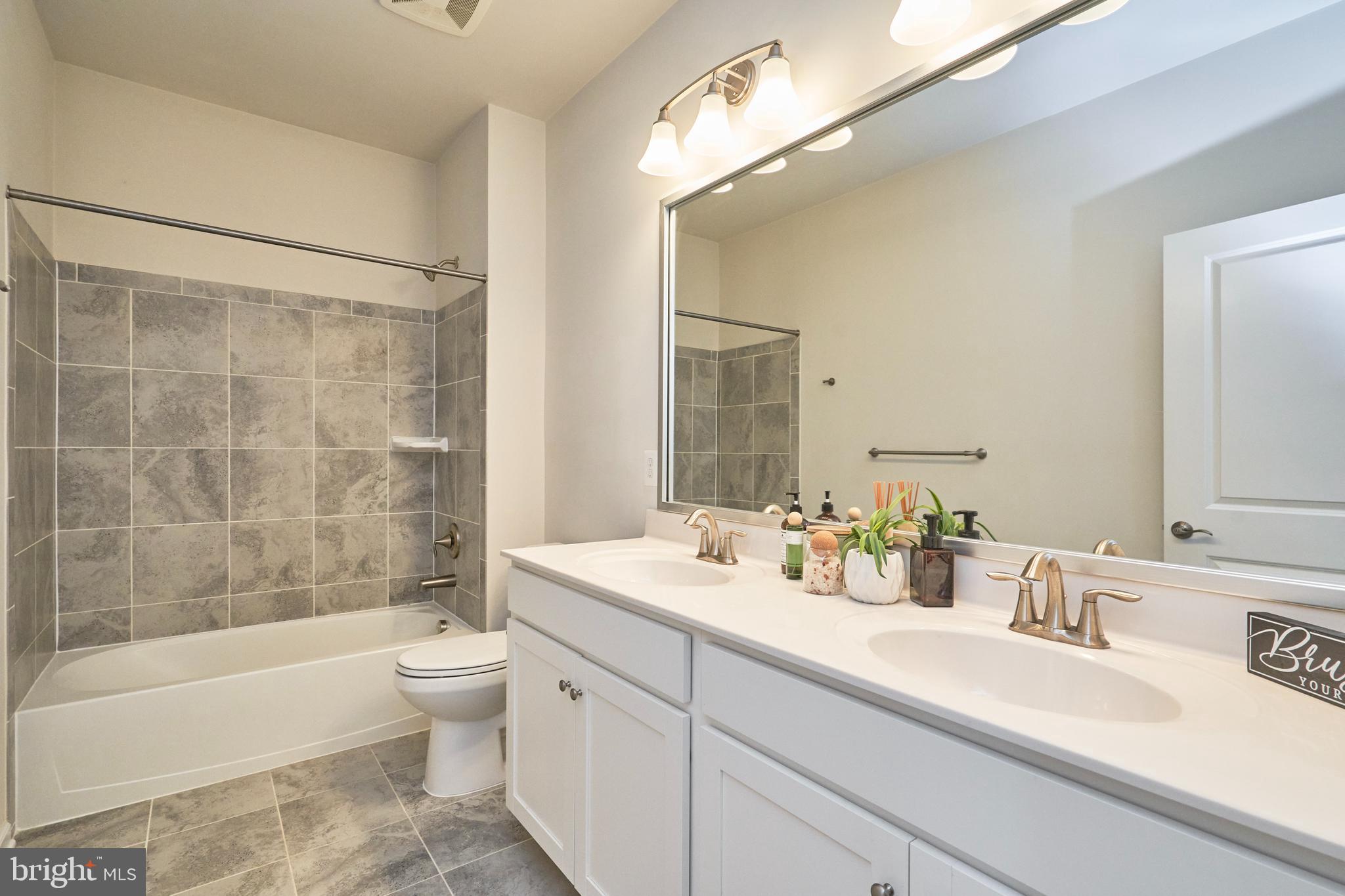 KINCORA - Residential Lease