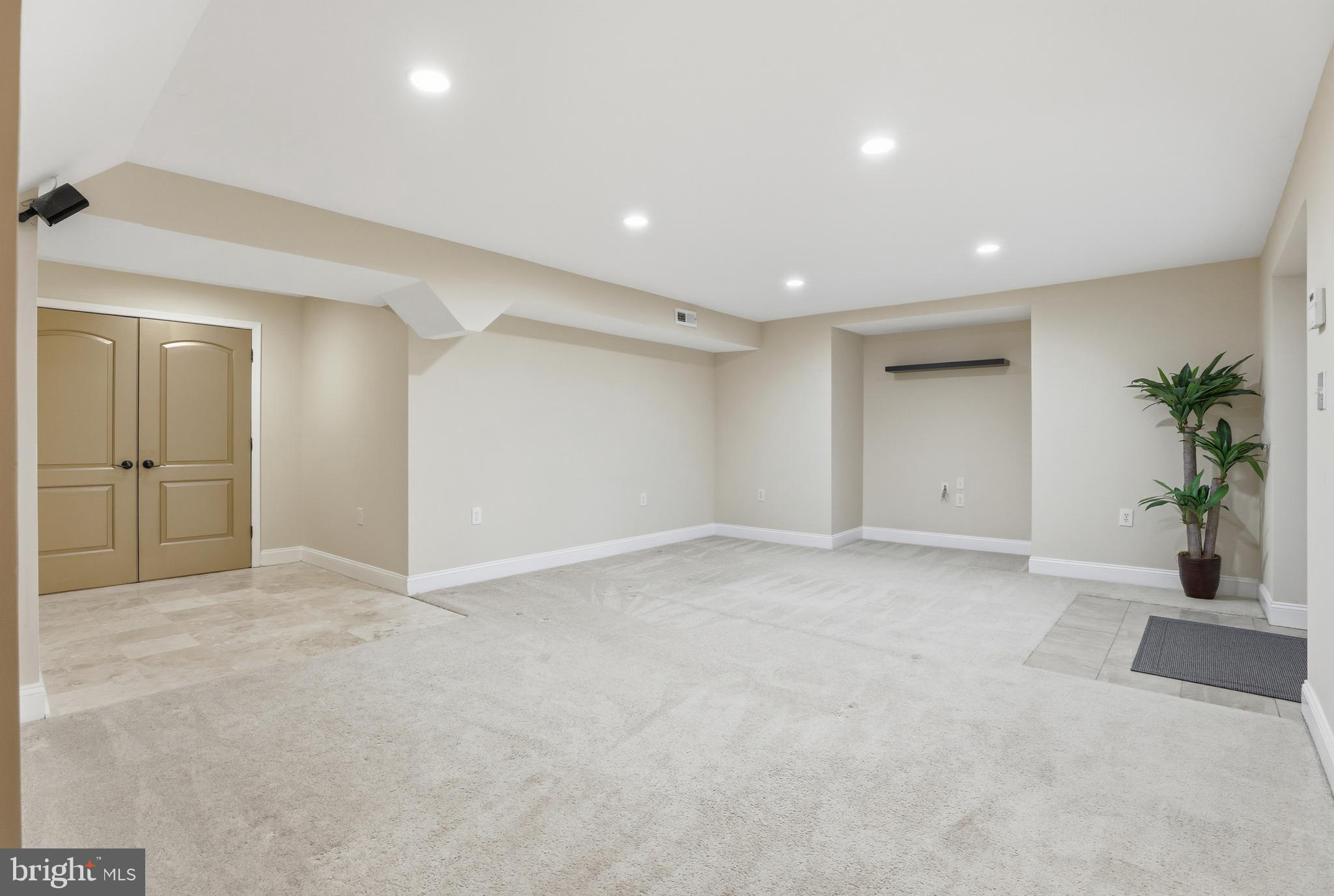 GRANBY WOODS - Residential Lease