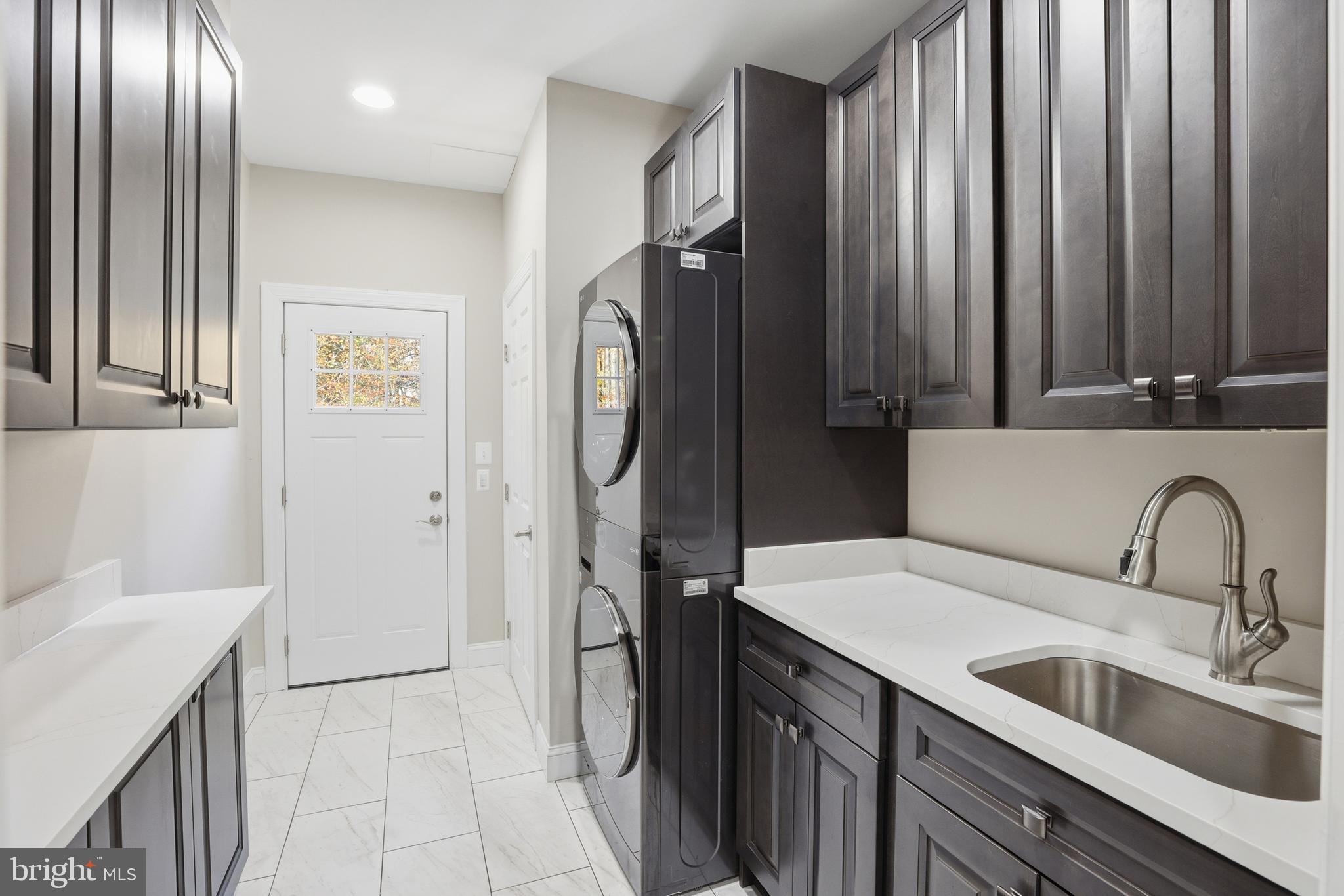 GRANBY WOODS - Residential Lease