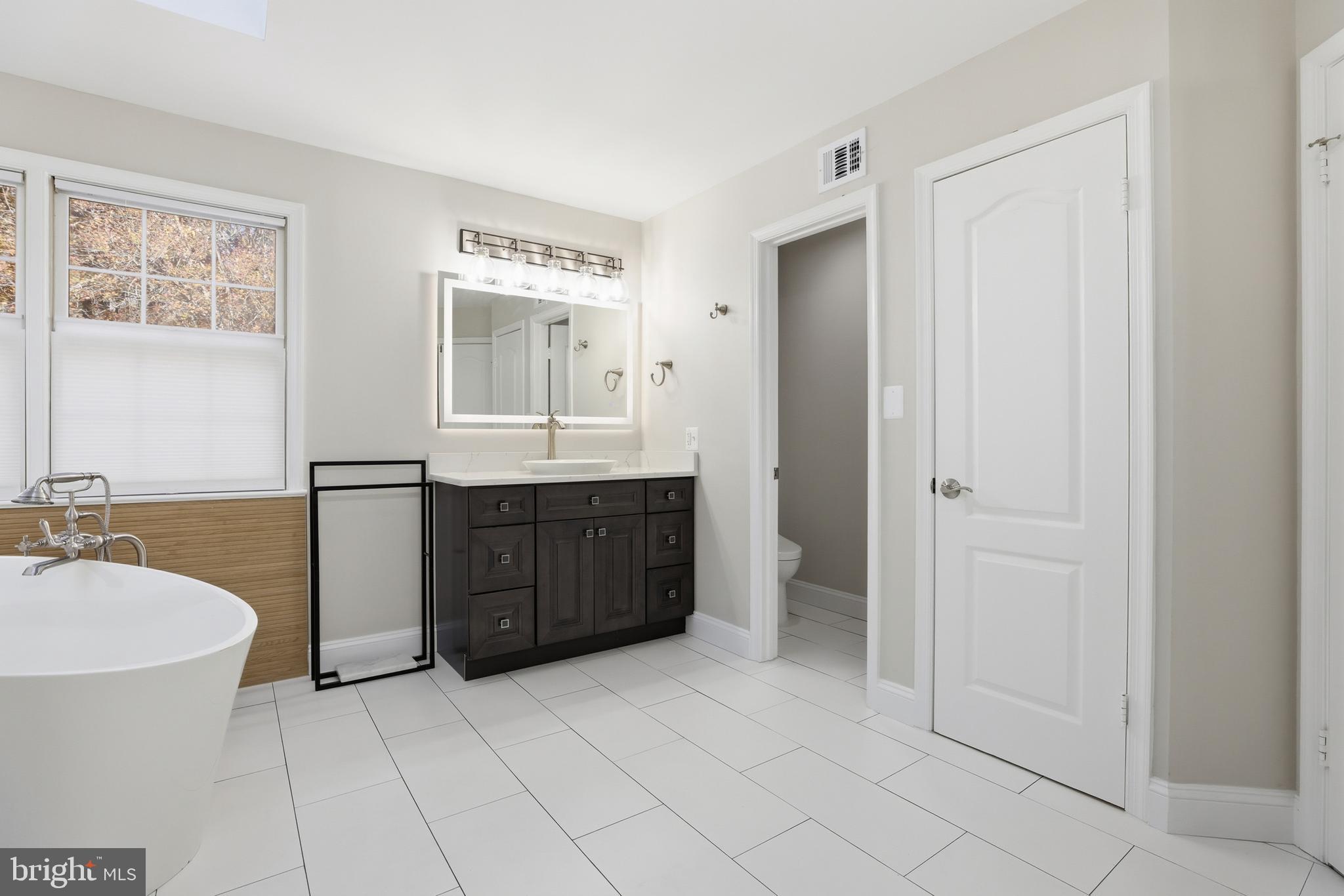 GRANBY WOODS - Residential Lease