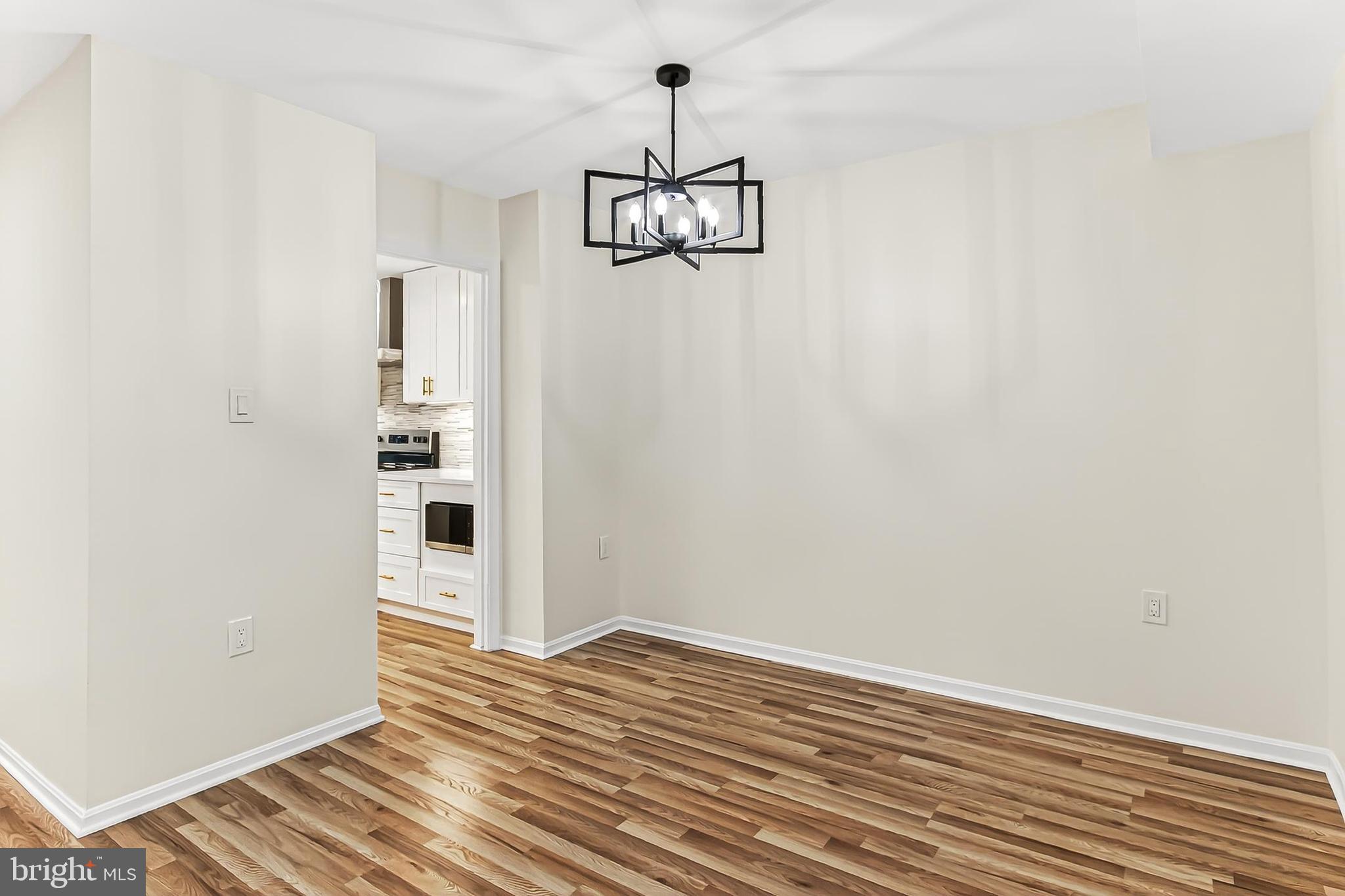 BURKE STATION SQUARE - Residential