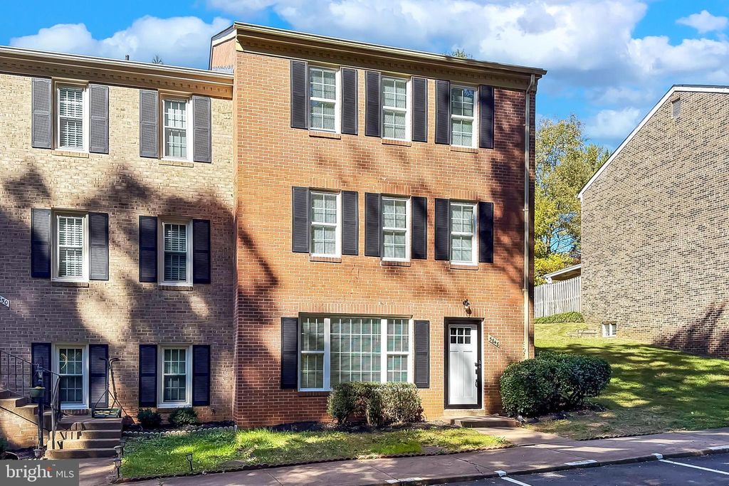 Photo of 5848 Kara Place, BURKE, VA 22015 (MLS # VAFX2275990)